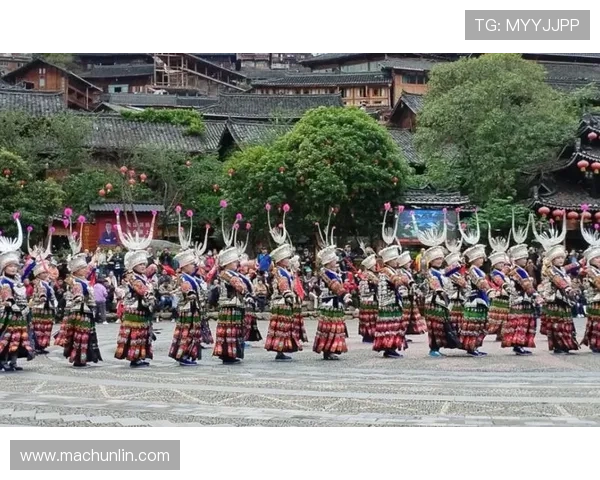 王钰栋走进贵州西江千户苗寨感受苗族风情体验休闲之旅